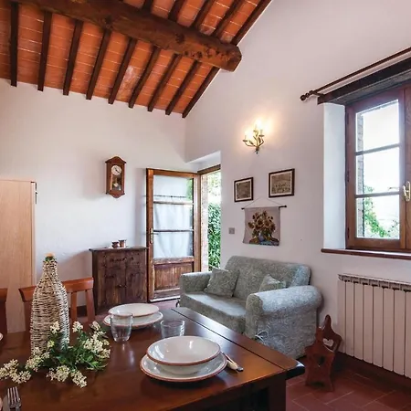 Casa vacanze 2 Bedroom Lovely In Si