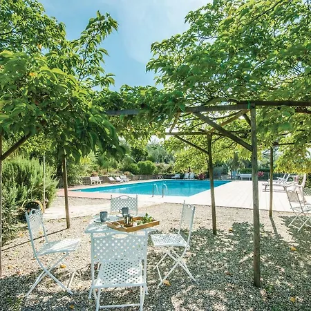 2 Bedroom Lovely In Si * Trequanda